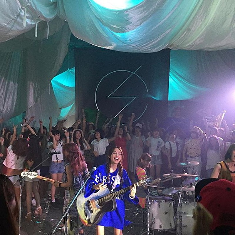 SCANDAL メンバーとの写真撮影＆シェアOK企画でInstagramやツイッター大騒ぎ