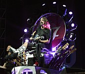 「フー・ファイターズがZepのJ・P・ジョーンズとQUEENのR・テイラーと共演、故フレディ・マーキュリーに捧ぐ」1枚目/1