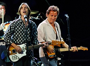 「ブルース・スプリングスティーン（66）がジャクソン・ブラウンと「Take It Easy」を共演」
