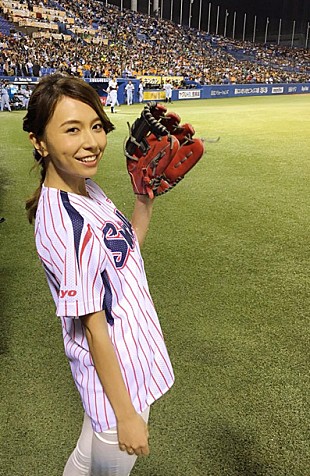 「May J. クライマックスシリーズ始球式に登板 惜しくもノーバンならず」