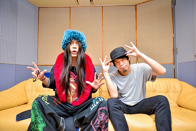 「KenKen（RIZE／LIFE IS GROOVE）× TAKUMA（10-FEET）が11月のFM802対談番組「Walkin’ Talkin’-徒然ダイアローグ-」を担当」1枚目/1