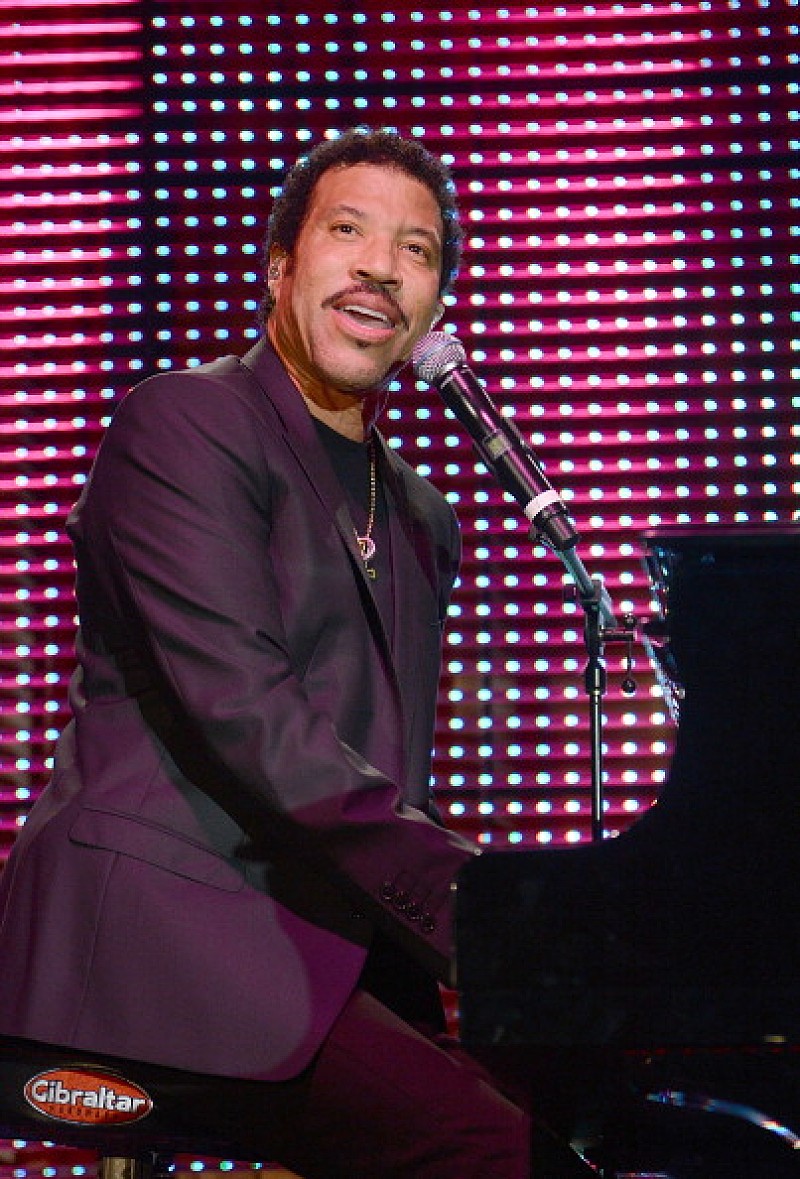 ライオネル・リッチーのMusiCares受賞式にてS・ワンダー、アッシャーらパフォーマンスへ