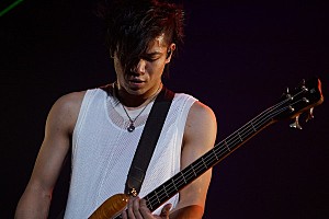 UVERworld、過去のレア曲だらけのセットリストでライブツアー開催