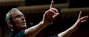 「スティーブ・ジョブズ 波乱人生描いた映画の初映像素材＝1stトレーラー解禁」