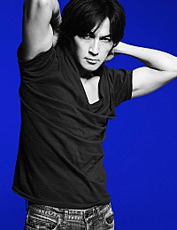 B'z稲葉浩志 初の渋谷公開スタジオ登場『名探偵コナン』OPテーマである