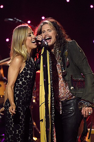 「「一つ一つの曲にジョンとの思い出が詰まっている」　ジョン・レノン生誕75周年記念コンサートにウィリー・ネルソン、スティーヴン・タイラー、ザ・ルーツらが結集」