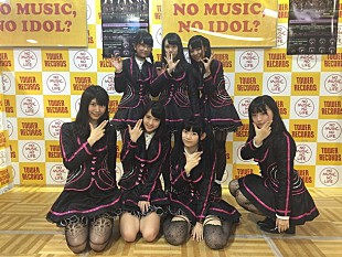 「現役中学生と高校生のアイドル“トゥラブ”クリスマス仕様の白ブーツで登場 12/24・25にはクリスマスイベントも」