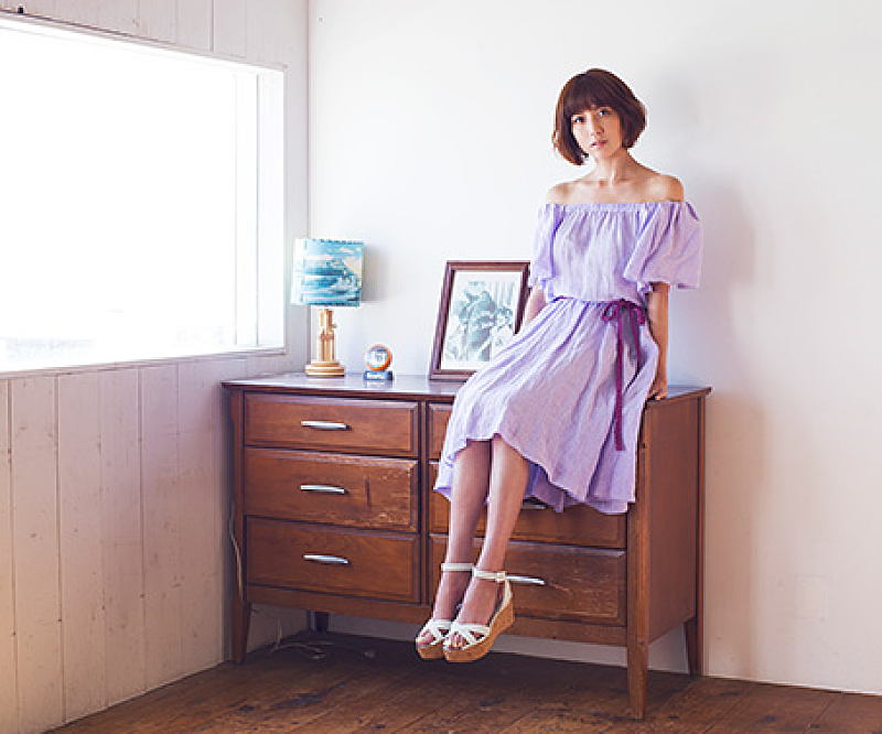 FM OSAKA『りんくうプレミアム・アウトレット　presents Music Santa!!』公開生放送にhitomiが登場。生ライブも披露。