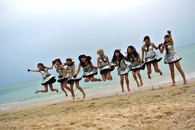 「Cheeky Parade 旅立つ2人と送り出す7人……9人の絆が描き出されたMV公開」1枚目/2