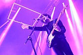 「The 1975 モノクロームからカラーへ…確実な進化を見せつけた一夜限りのソールドアウト公演レポート」1枚目/3