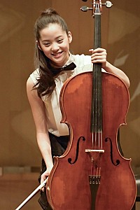 チェロを弾く女 チェロを弾く女性の陶器像 イタリア製 - メルカリ