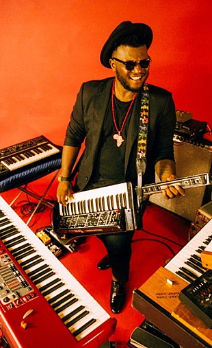 「LAジャズ・シーンの最先端をゆく鬼才鍵盤奏者、ブランドン・コールマンがリーダー・バンドで来日決定」