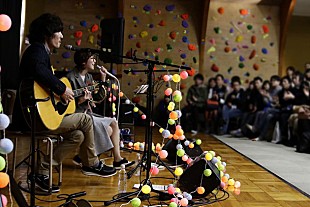 「moumoon 給食付きバスツアー敢行「あったかくて、給食をたべて懐かしい気分になった」」