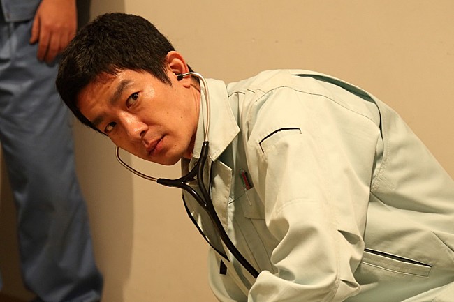 「加瀬亮×戸田恵梨香『SPEC』以来の共演となるドラマ『この街の命に』4月に放送、音楽はアコーディオニストのcobaが担当」1枚目/1