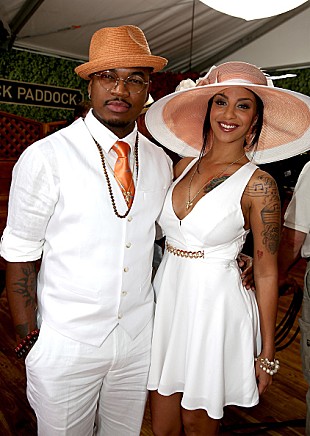 「ニーヨ、モデルのクリスタル・リネイとカリフォルニアで挙式」