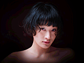 「水曜日のカンパネラ　新曲「チュパカブラ」MV公開 コムアイベッド拘束＆ピンク色の血液を吸われ……」1枚目/1