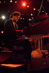 現代の若者も支持、50歳迎えた大槻ケンヂのバンド 特撮のライブが凄い