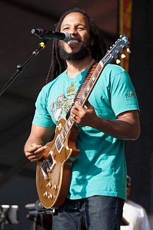 「ジギー・マーリー、出産直前の“美しい妻”と撮った素敵な写真公開」