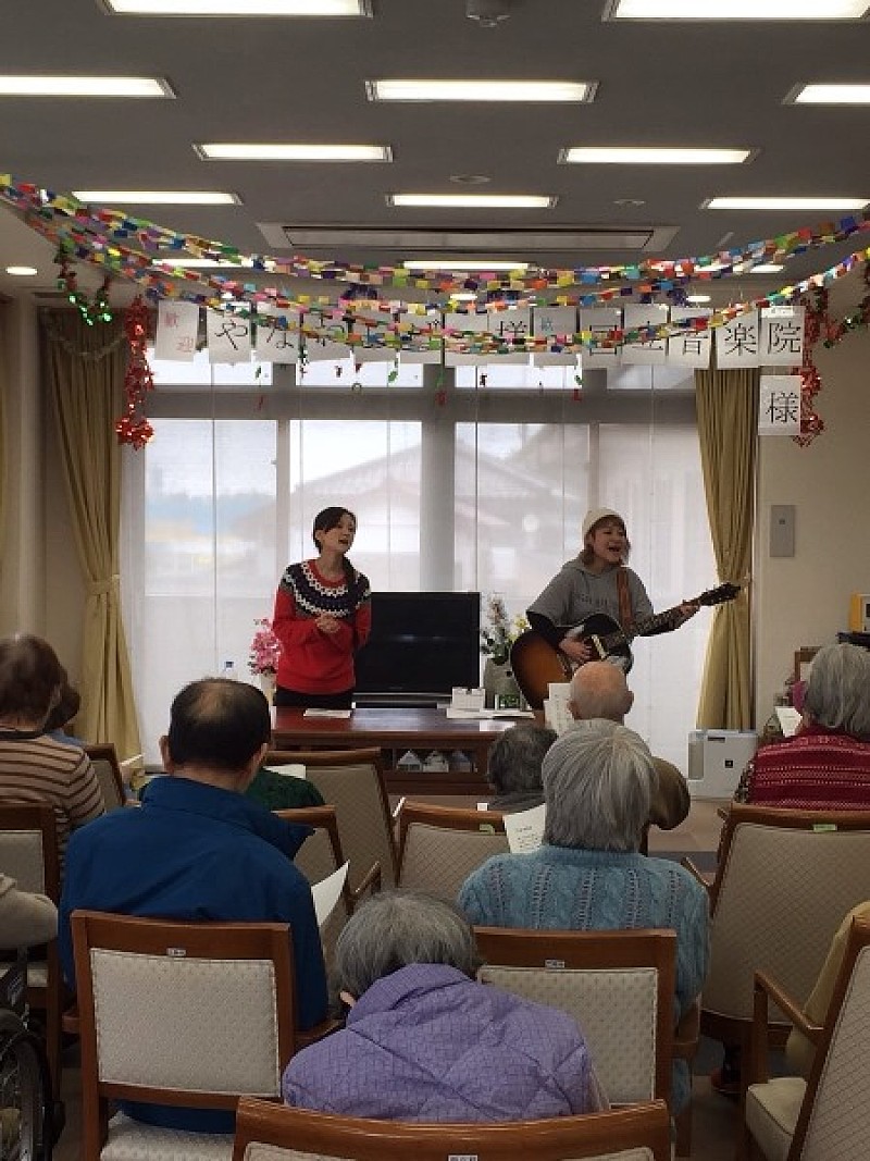 やなわらばーが介護福祉施設をまわる【ふれあい音楽ツアー】を敢行