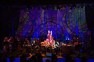 VAMPS ヴァンパイアに扮したスペシャルライブの映像作品を6/29リリース