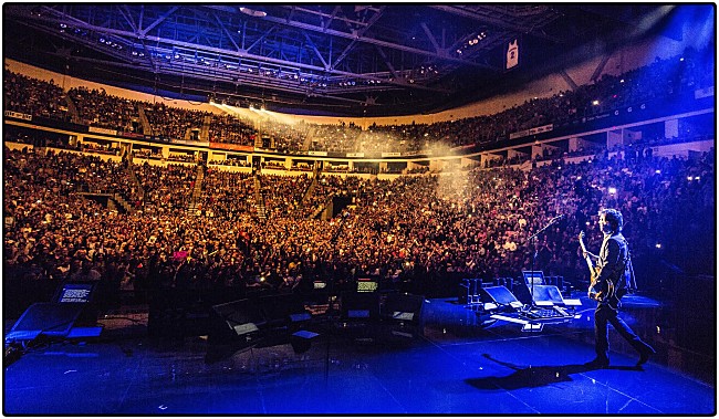 「ポール・マッカートニーの【One on One Tour】が開幕！「ア・ハード・デイズ・ナイト」と「ラヴ・ミー・ドゥ」をソロとして初演奏」1枚目/4