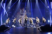 「BIGBANGの系譜を継ぐ7人組グループ・iKON 日本武道館ライブDVD＆Blu-rayリリース決定」1枚目/3