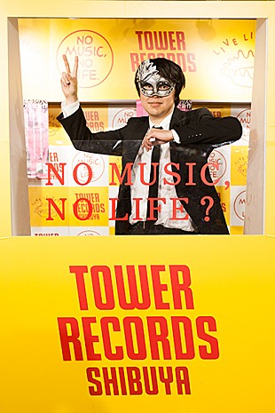 「水曜日のカンパネラ ケンモチ氏も絶賛するピンク歌謡の貴公子リバ様、渋谷タワレコでエロ歌詞を大合唱」