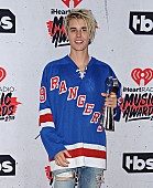 「ジャスティン・ビーバーが顔に新しいタトゥーを入れる」1枚目/1