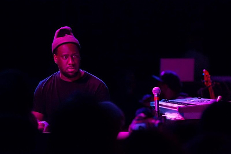 マイルスとグラスパーの“時空を超えた共演”作からジョン・スコフィールドとレディシ参加曲試聴スタート