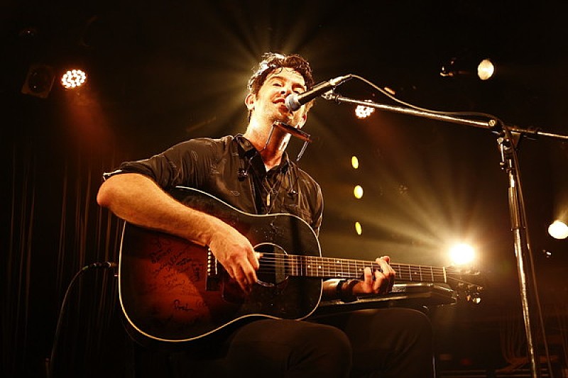 G・ラヴ、【フジロック2016】での再来日も決定したサーフ・ミュージック・シーンの先駆者による初の完全ソロ公演をライブレポート！ ！