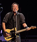 「ブルース・スプリングスティーンの公演にU2ボノがサプライズ登場」1枚目/1