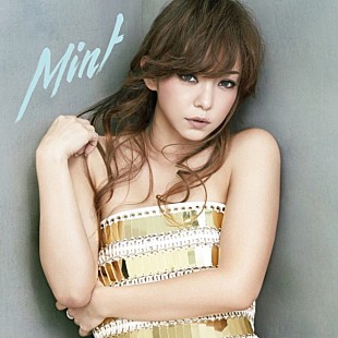 「安室奈美恵 新曲「Mint」月間DLランキング1位獲得」