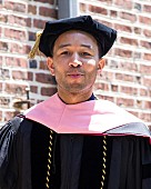 「ジョン・レジェンド、モハメド・アリを追悼し「The Greatest Love Of All」披露」1枚目/1