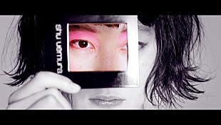 「灰色の街・東京に潜む鮮やかさを求めて――水曜日のカンパネラ×化粧品ブランドのコラボ映像公開」