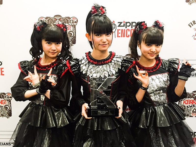 BABYMETAL 2年連続受賞！ 英【Kerrang! Awards】登壇で英語スピーチ披露