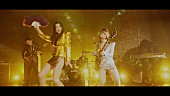 「セクシー系アイドル“ベッド・イン”1stアルバムより新曲「GOLDの快感」MV発射」1枚目/5