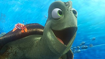 ファインディング・ドリー』に“世界一愛されるカメ“のクラッシュが再