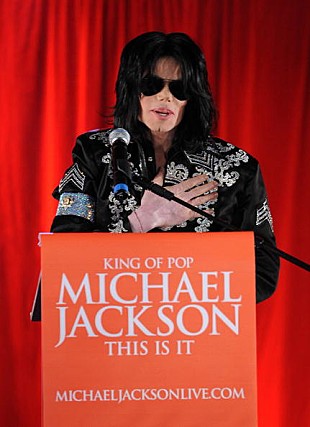 「マイケル・ジャクソンのポルノ・コレクションとされる報告文書が浮上、関係者は反論」