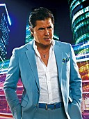 「竹内力 芸能活動30周年に自身プロデュースによるシングル発売＆グラドル葉加瀬マイと熱い抱擁シーンMV完成」1枚目/3