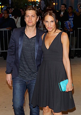 「史上初のホログラム・カラオケ、ロブ・トーマスがファンに提供」