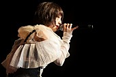 「綾野ましろ 新曲「Lotus Pain」をライブ初披露＆東京・大阪・札幌でワンマンライブ開催発表」1枚目/5
