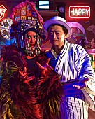 「桑田佳祐と踊リ狂う【ULTRAヨシ子デラックス！ナイト】開催 4453人に「ヨシ子さんで踊るバンダナ」配布」1枚目/3