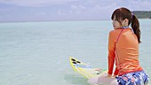 「乃木坂46 新作MV公開！ 白石麻衣はグアムでサーフィン/生田絵梨花は超本格派ミュージカルに挑戦」1枚目/20