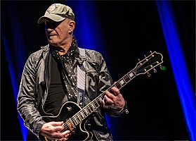 ヤン・アッカーマン　CDコンプリート・ボックス　フォーカス ヤン・アッカーマン(Jan Akkerman)、26CDボックス・セットが発売