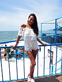 「道端アンジェリカ 小麦色の肌と美脚引き立つ姿で“avex beach paradise”登場 セクシー演出伝授」1枚目/3