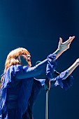 「フローレンス・アンド・ザ・マシーン 米国バークレイズセンターで行われたライブをレポート！」1枚目/25