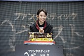 「高橋愛 超キュートな魔法使いに変身！ ハリポタ新作イベで「冒険者だと思います」」1枚目/3