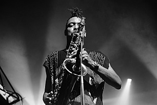 「サン・ラ・アーケストラからジョニー・グリーンウッドまで、幅広い活動で話題のサックス奏者シャバカ・ハッチングスのリーダー作が完成」