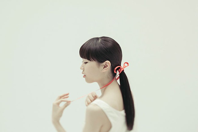 「Aimer 野田洋次郎手がける『蝶々結び』発売翌日にスタジオライブ生中継が決定」1枚目/3