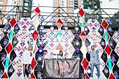 「日本一かわいい女子高生・りこぴん×WHITE JAM【Parteen’s Party】ステージで共演」1枚目/2